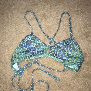 JOLYN RARE SCALES VENT TOP